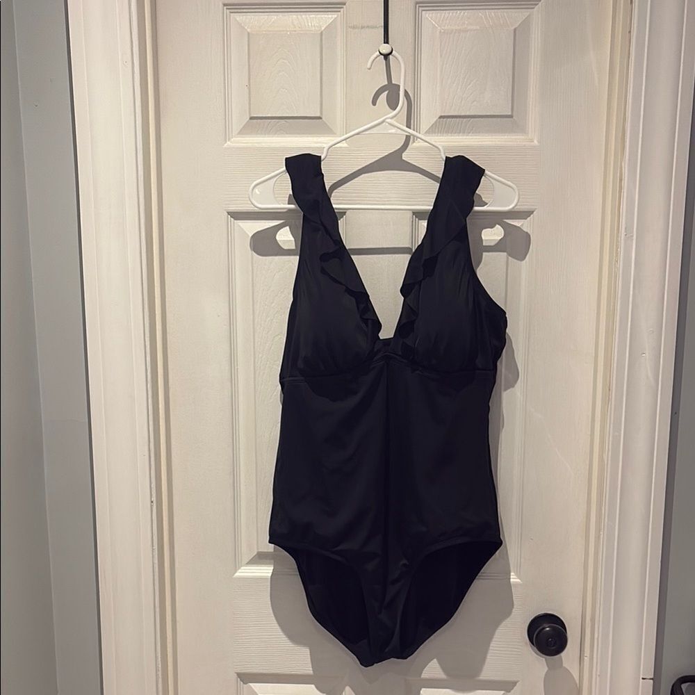 Jantzen one piece swimsuit with flounce ruffle Plunging V-neckline SZ 18